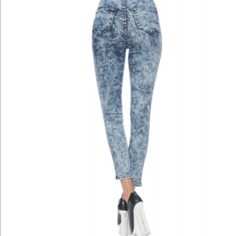High Waisted Acid Wash Stretch Denim 👖 - Picture 2 of 4